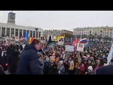 Минута молчания на акции памяти Бориса Немцова в Петербурге