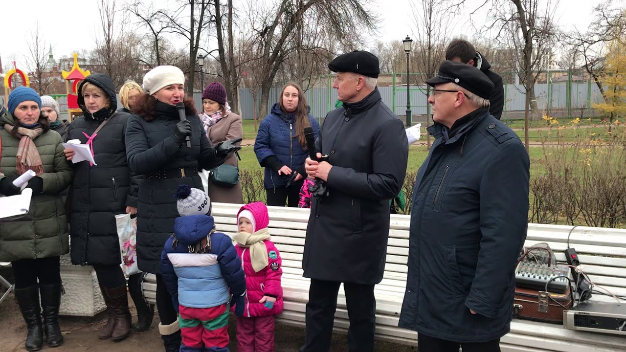 Глава жилищного комитета Шиян на митинге многодетных семей