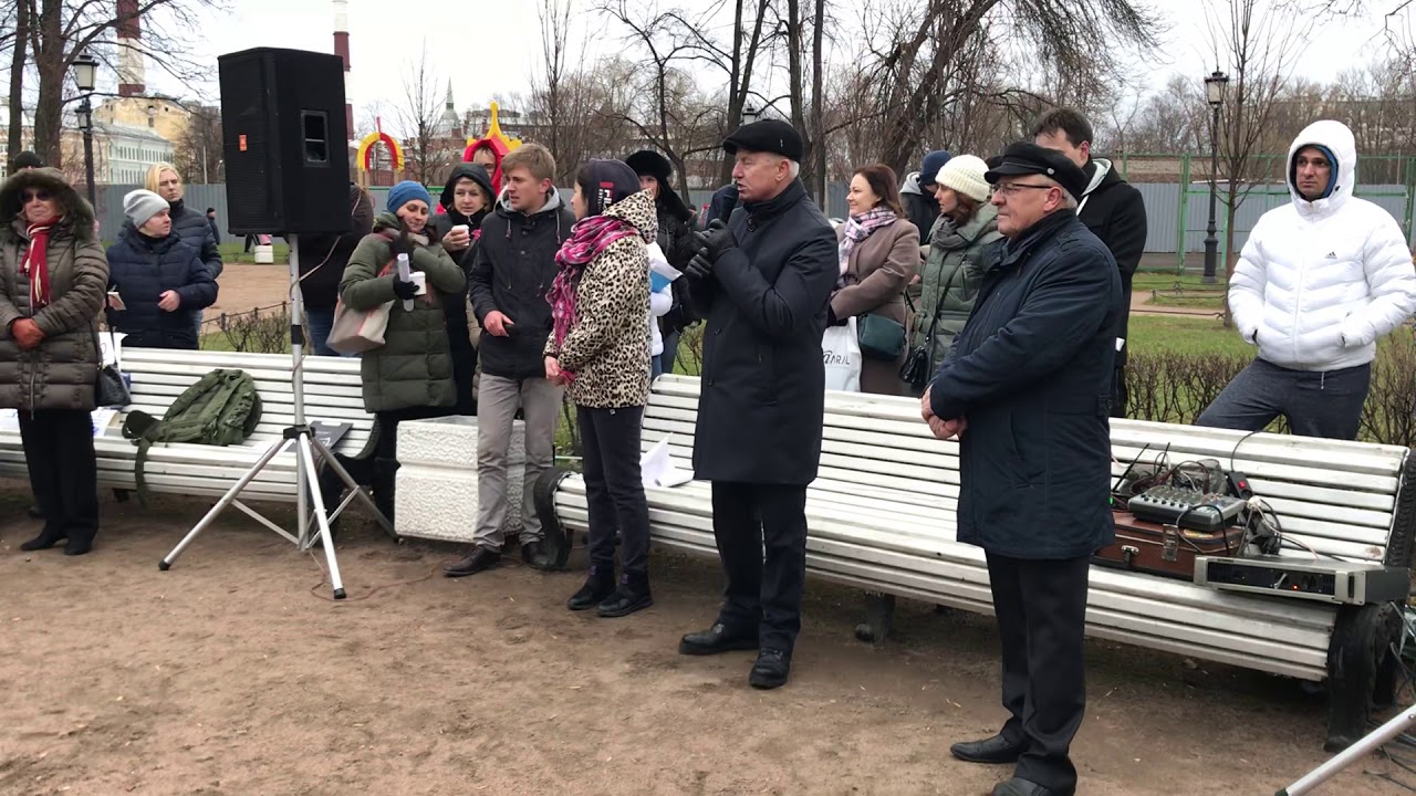 Глава жилищного комитета Шиян отвечает на вопросы представителей многодетных семей