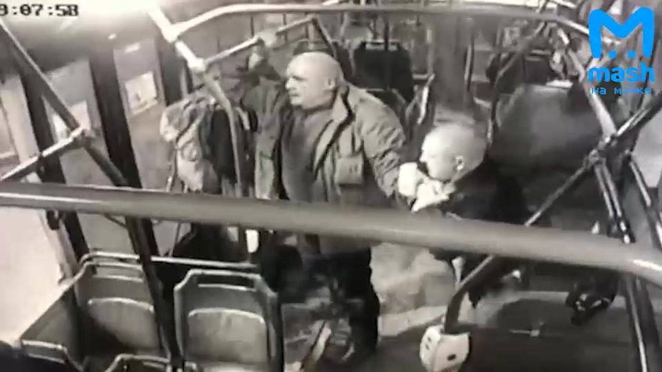 Новое видео:  «Драка в автобусе 176, где пострадал...