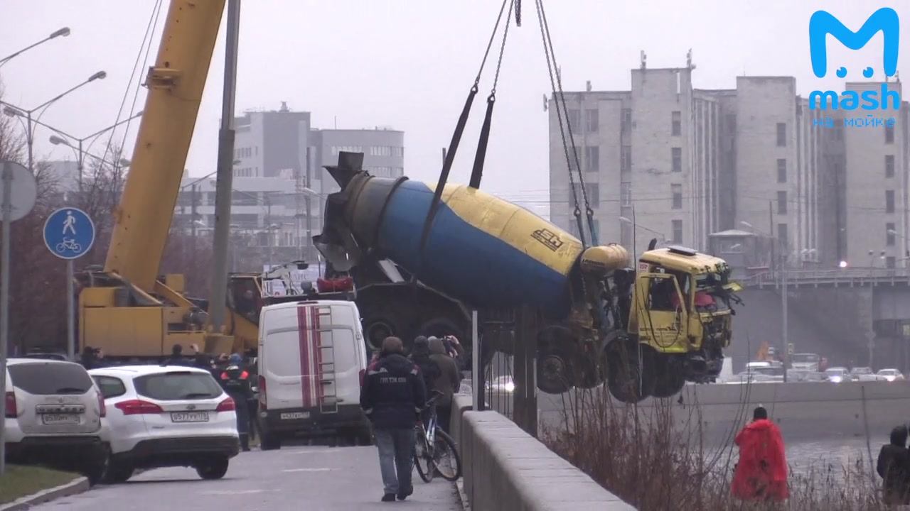 Новое видео:  «Из Невы достали упавшую туда...