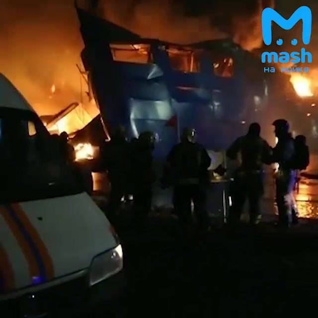 Новое видео:  «На Салова, 53 горит ангар»