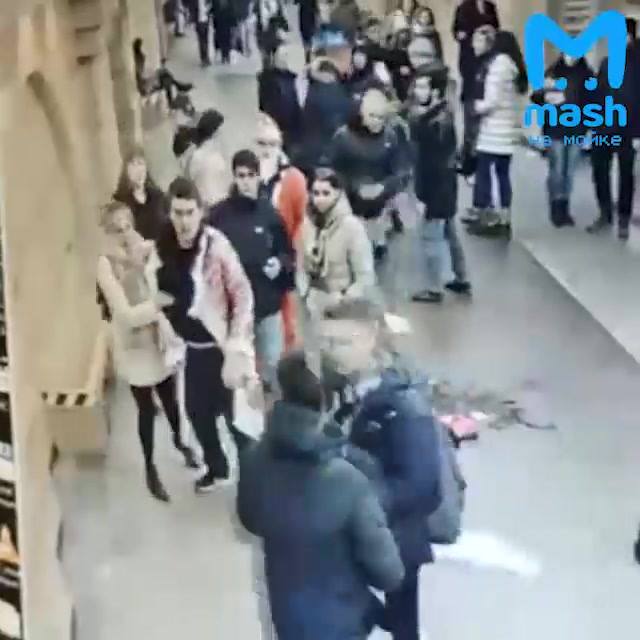 Новое видео:  «Драка Дедов Морозов в метро Спасская»