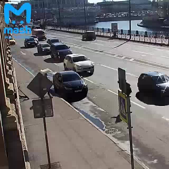 Драма на Ждановской: самокатчик поцарапал машину, водитель возмутился и...