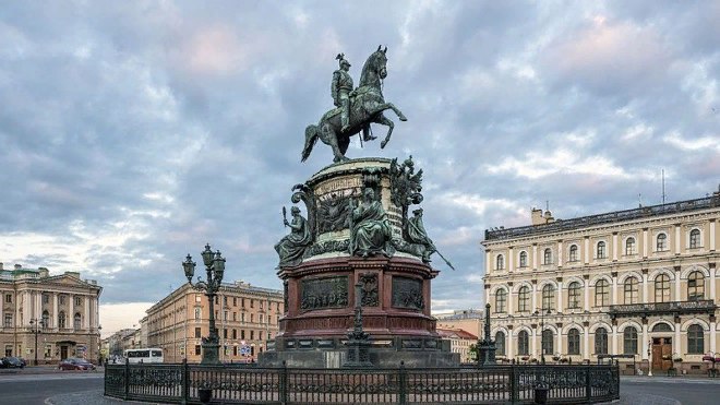 ​​На продолжение реставрации памятника Николаю I…