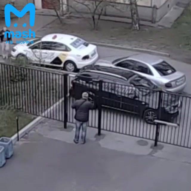 Новое видео:  «Мужчина чуть не застрелил соседа из-за...