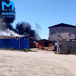 Новое видео:  «В посёлке имени Свердлова сильный пожар:...