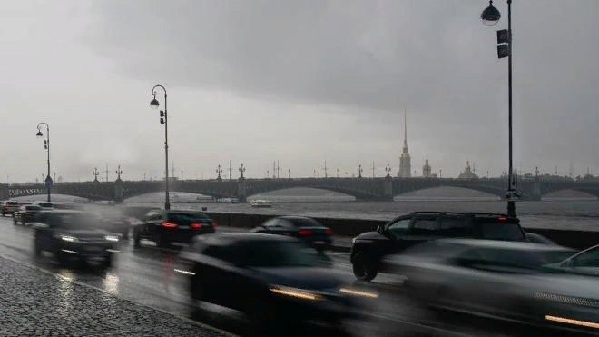 ​​В Петербург возвращаются грозовые дожди, но жара…