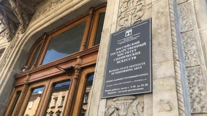 «Реанимировали заброшенный объект»: в Петербурге в конце августа сдадут крытый каток