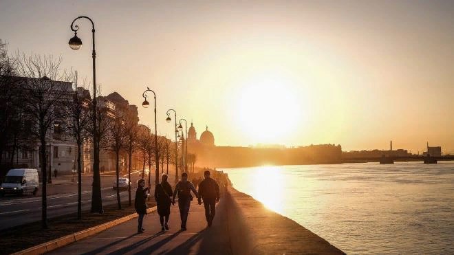 Средний чек трат туристов в Петербурге стал самым…