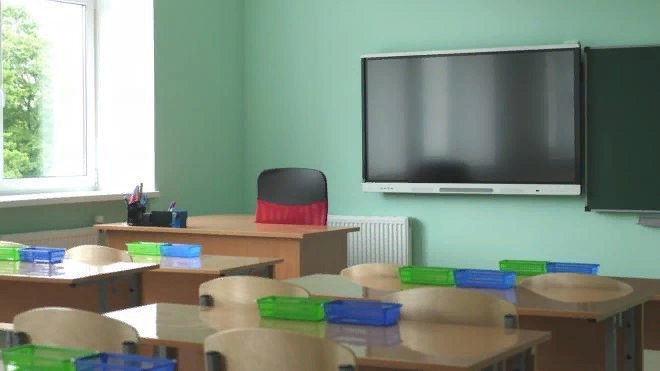 ​Более 300 учителей Петербурга заразились…