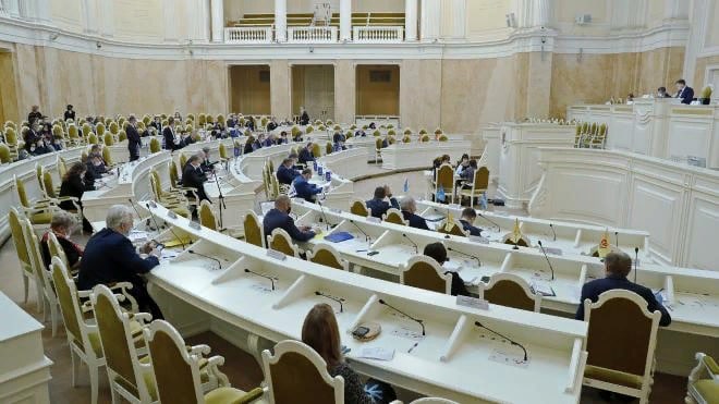 ​Петербургские депутаты призывают принять…