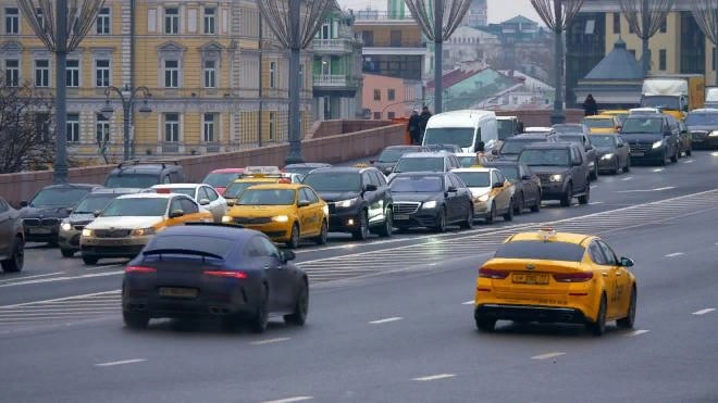 ​​Бесплатное такси для врачей запустят в Петербурге…