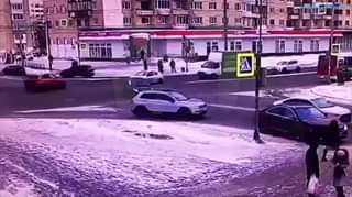 Всемогущий автомобилист против бесправного пешика на...