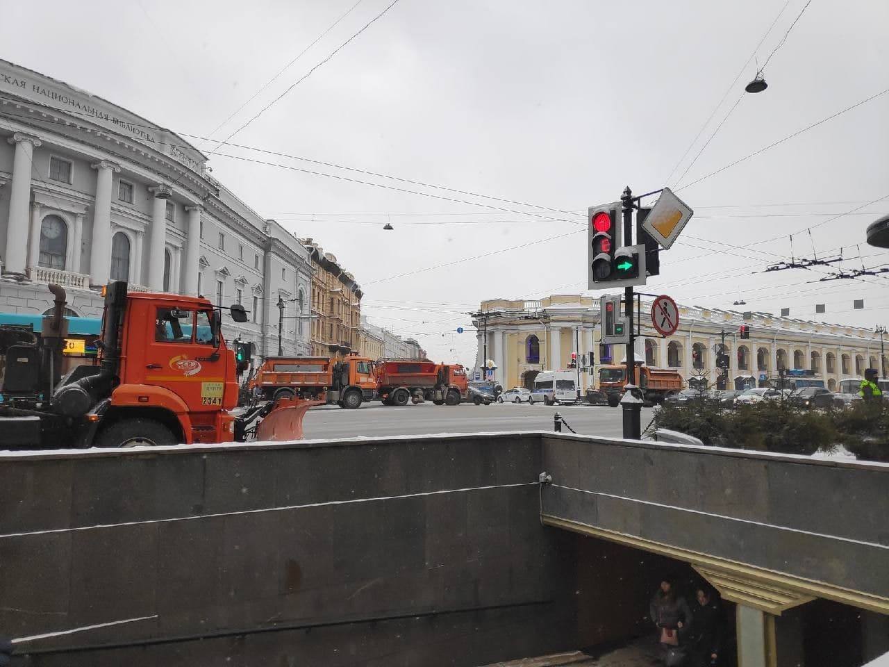 Тем временем по всему городу идут обыски. Пативэны уже…