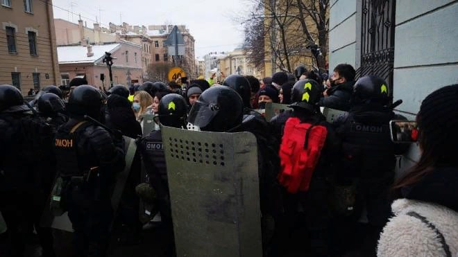 ​​Свыше 350 человек арестовали в Петербурге за участие…