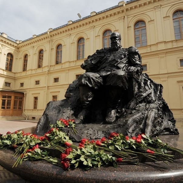 Александр Дрозденко: Памятник царю-миротворцу...