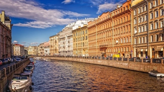 ​Петербург 23 июня идет на пятый подряд температурный…
