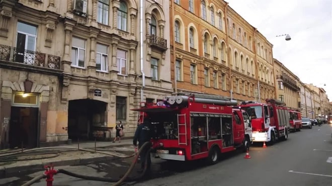 ​На набережной Фонтанки спасатели тушили доходный…