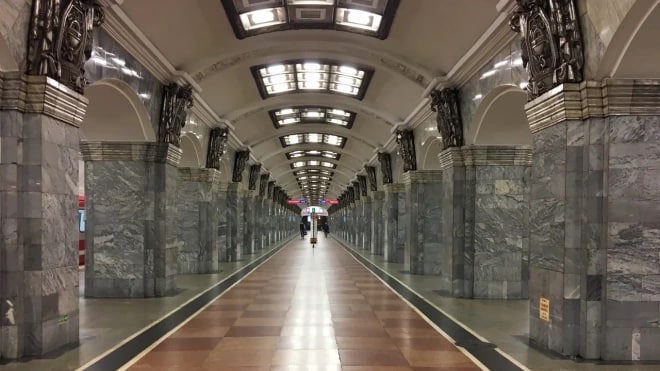 ​Пассажиропоток в петербургской подземке не вернулся…