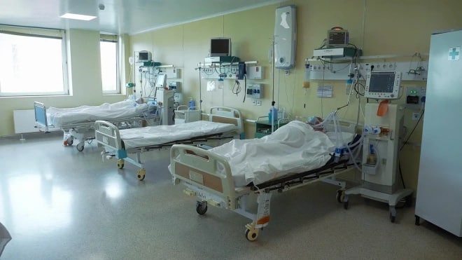 ​Еще 445 петербуржцев попали в больницу с пневмониями и...