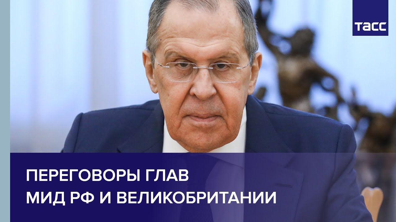 Илья Варламов: Собянинская плитка против сугробов Беглова | Где хуже: в Москве или Питере?